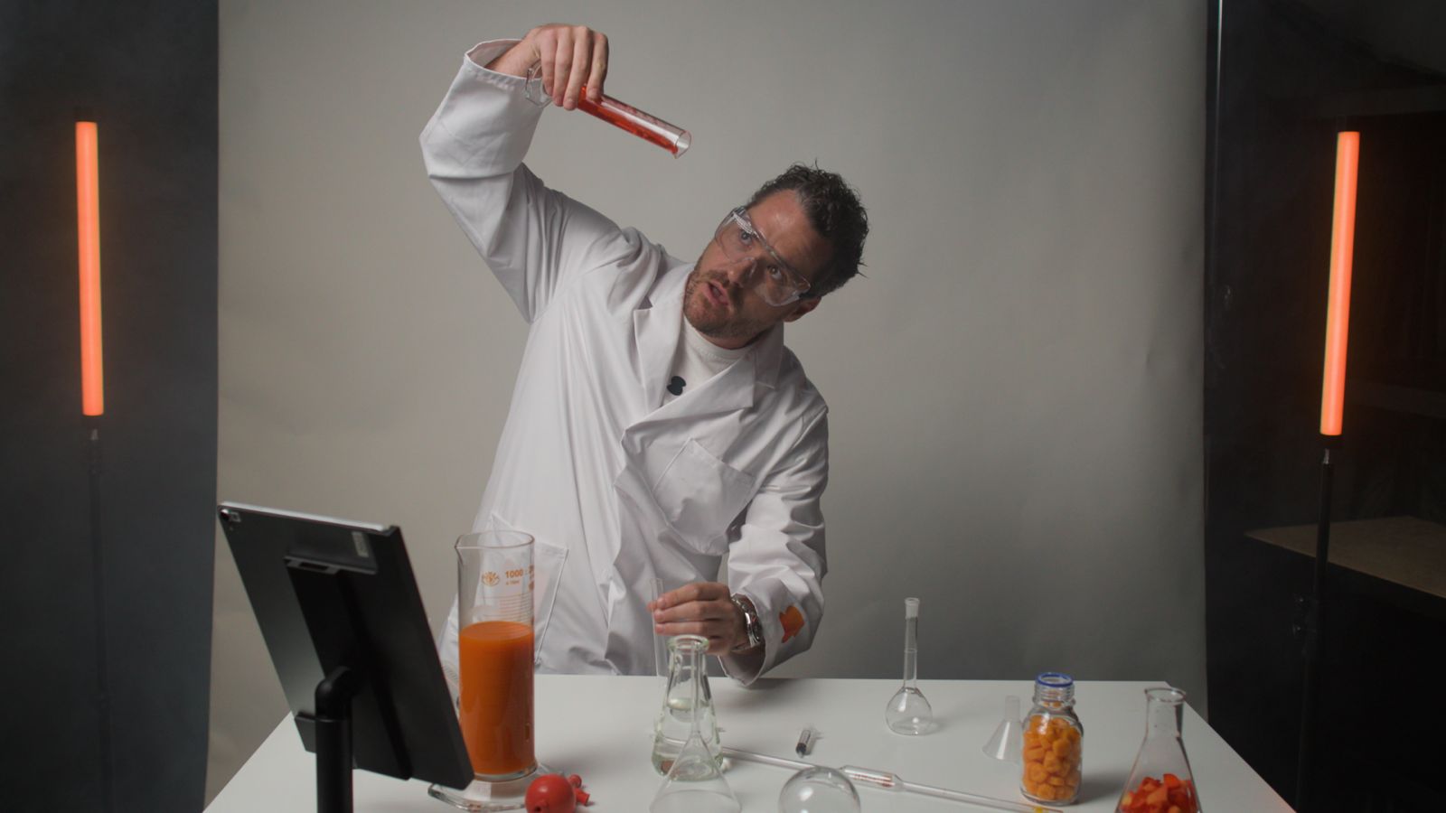 Gerrit Post werkt aan een Skrepr Lab demo op kantoor