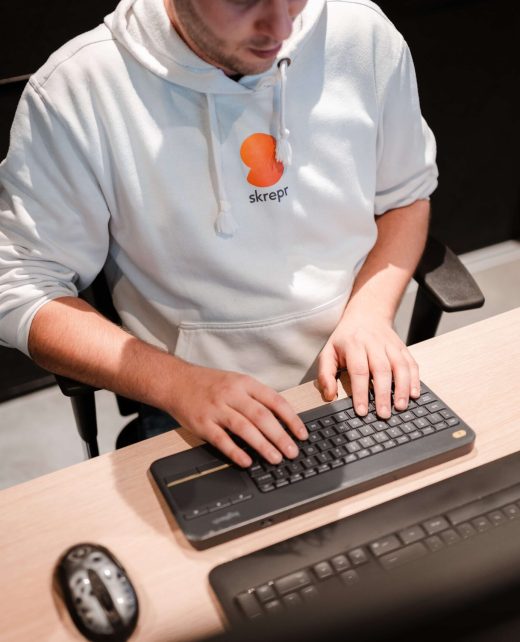 skrepr-hoodie-developer skrepr-hoodie-developer